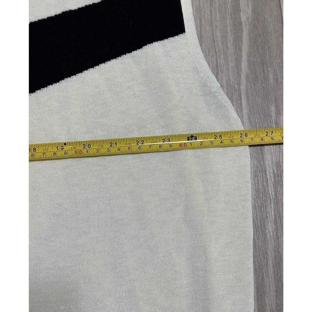 Nike Golf V-Neck Sweater Vest Cream With Black Swoosh Size XL (FD2873-113)
